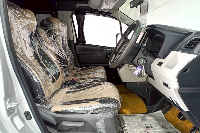 TOYOTA 2020 2WD 2.8 MT COMMUTER WHITE  8950 full