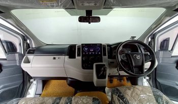 TOYOTA 2020 2WD 2.8 MT COMMUTER WHITE  8950 full