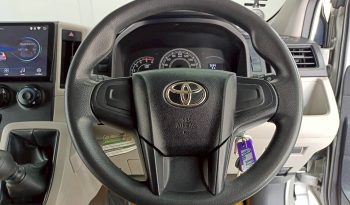 TOYOTA 2020 2WD 2.8 MT COMMUTER WHITE  8950 full