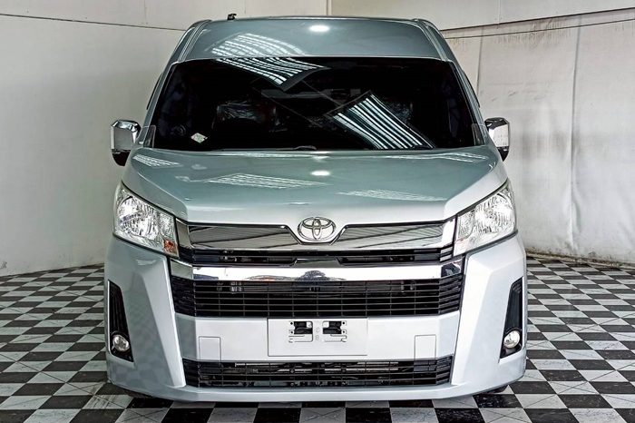 TOYOTA 2020 2WD 2.8 MT COMMUTER WHITE  8950 full