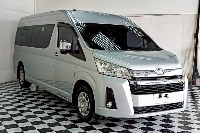 TOYOTA 2020 2WD 2.8 MT COMMUTER WHITE  8950 full