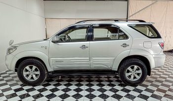 TOYOTA 4WD 2005 2.7V AT FORTUNER SILVER  9077 full