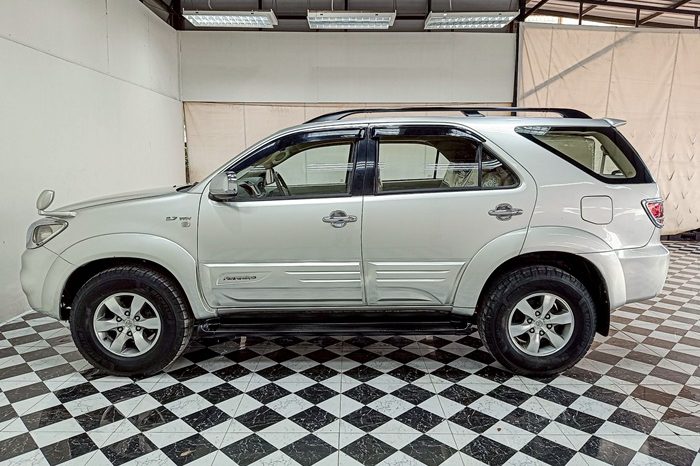TOYOTA 4WD 2005 2.7V AT FORTUNER SILVER  9077 full
