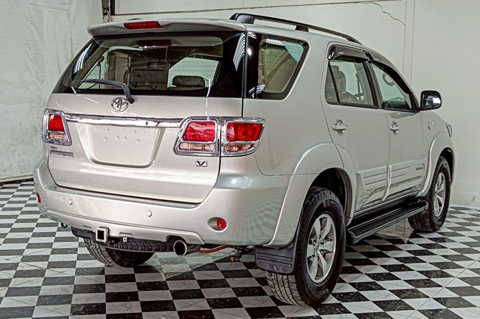 TOYOTA 4WD 2005 2.7V AT FORTUNER SILVER  9077 full