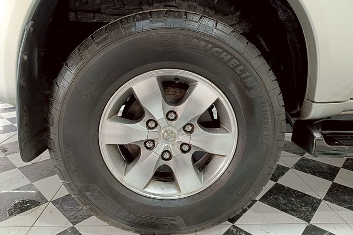 TOYOTA 4WD 2005 2.7V AT FORTUNER SILVER  9077 full