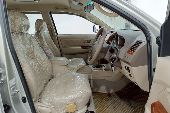 TOYOTA 4WD 2005 2.7V AT FORTUNER SILVER  9077 full