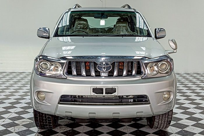TOYOTA 4WD 2005 2.7V AT FORTUNER SILVER  9077 full