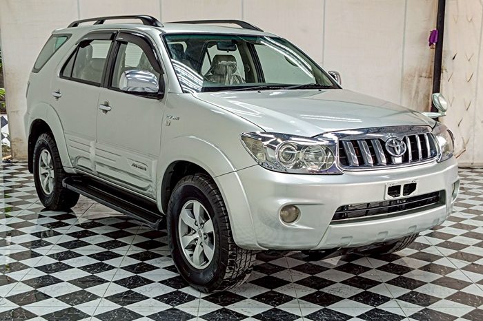 TOYOTA 4WD 2005 2.7V AT FORTUNER SILVER  9077 full