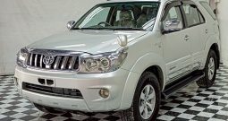 TOYOTA 4WD 2005 2.7V AT FORTUNER SILVER  9077