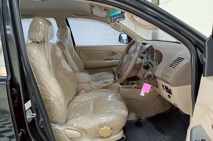 TOYOTA 4WD 2007 2.7V AT FORTUNER BLACK  9181 full