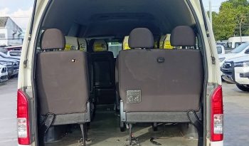 TOYOTA 2WD 2016 3.0 MT COMMUTER WHITE  7122 full