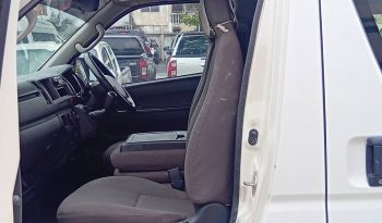 TOYOTA 2WD 2016 3.0 MT COMMUTER WHITE  7123 full