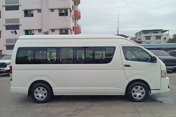 TOYOTA 2WD 2016 3.0 MT COMMUTER WHITE  7123 full