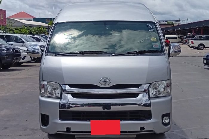 TOYOTA 2WD 2019 3.0 MT COMMUTER SILVER  5337 full
