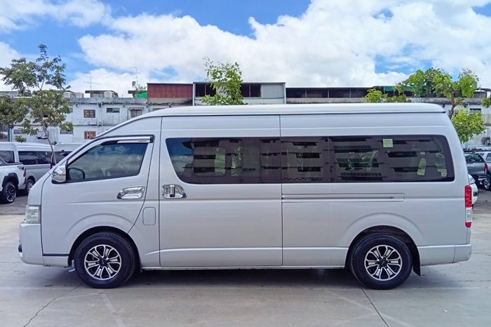TOYOTA 2WD 2019 3.0 MT COMMUTER SILVER  5337 full