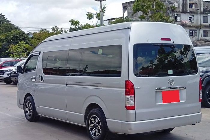 TOYOTA 2WD 2019 3.0 MT COMMUTER SILVER  5337 full