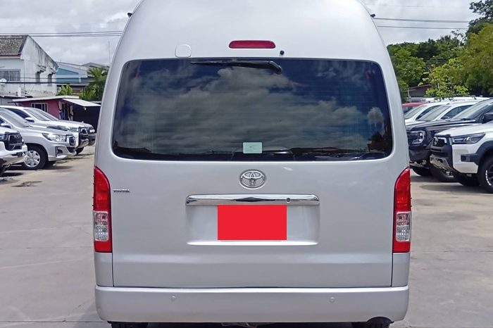 TOYOTA 2WD 2019 3.0 MT COMMUTER SILVER  5337 full