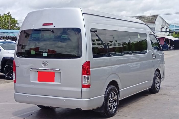 TOYOTA 2WD 2019 3.0 MT COMMUTER SILVER  5337 full