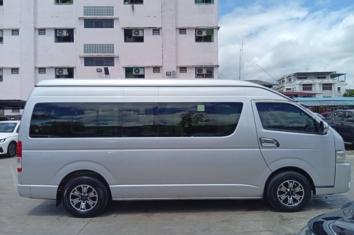 TOYOTA 2WD 2019 3.0 MT COMMUTER SILVER  5337 full