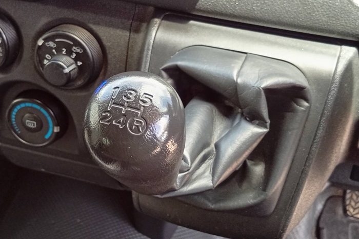 TOYOTA 2WD 2019 3.0 MT COMMUTER SILVER  5337 full