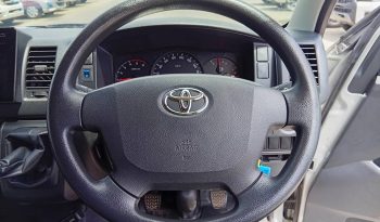 TOYOTA 2WD 2019 3.0 MT COMMUTER SILVER  5337 full