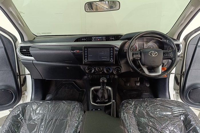 REVO 4WD 2021 2.4E MT DOUBLE CAB WHITE  3620 full