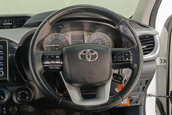 REVO 4WD 2021 2.4E MT DOUBLE CAB WHITE  3620 full