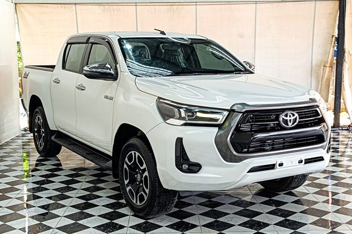 REVO 4WD 2021 2.4E MT DOUBLE CAB WHITE  3620 full