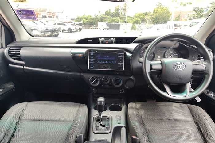 REVO 2WD 2020 2.4J AT SMART CAB SILVER 9821 full