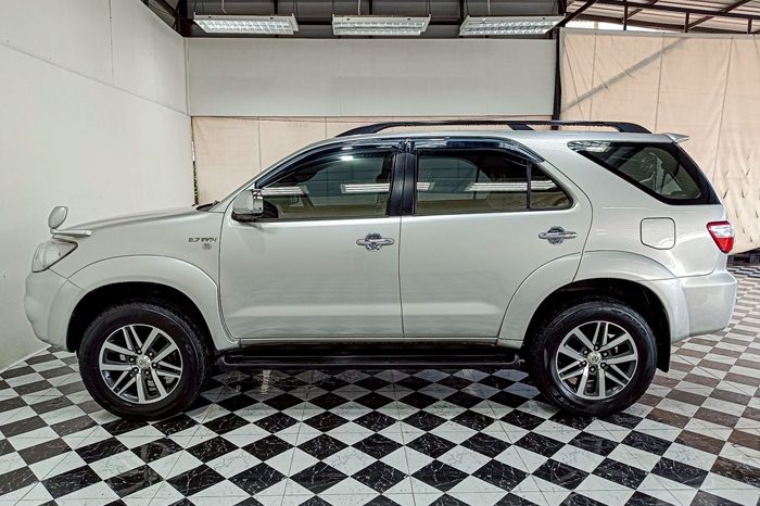 TOYOTA 2WD 2009 2.7V AT FORTUNER SILVER  1257 full