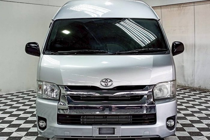 TOYOTA 2WD 2019 3.0 MT COMMUTER SILVER  4497 full