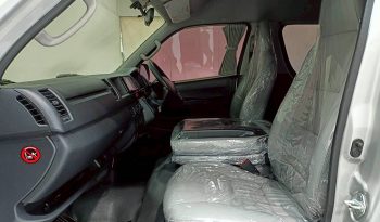 TOYOTA 2WD 2019 3.0 MT COMMUTER SILVER  4497 full