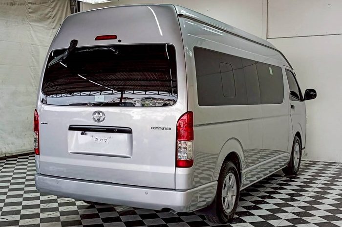 TOYOTA 2WD 2019 3.0 MT COMMUTER SILVER  4497 full