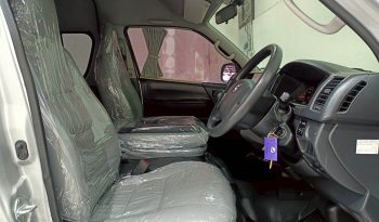 TOYOTA 2WD 2019 3.0 MT COMMUTER SILVER  4497 full