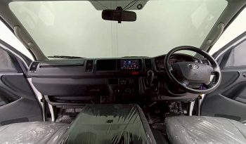 TOYOTA 2WD 2019 3.0 MT COMMUTER SILVER  4497 full