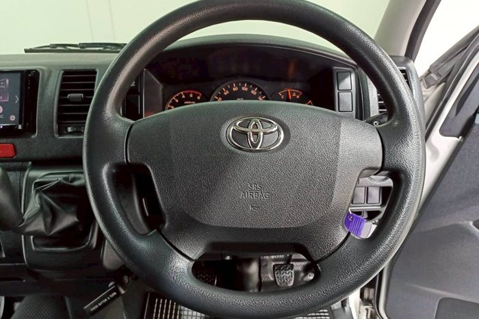 TOYOTA 2WD 2019 3.0 MT COMMUTER SILVER  4497 full