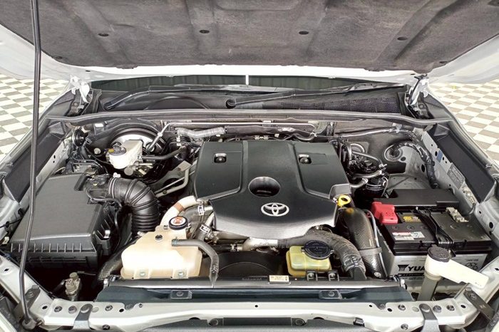 REVO 4WD 2019 2.8G MT DOUBLE CAB SILVER  4576 full