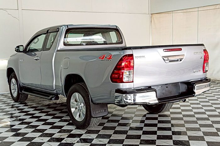 REVO 4WD 2020 2.4E MT SMART CAB SILVER  4633 full