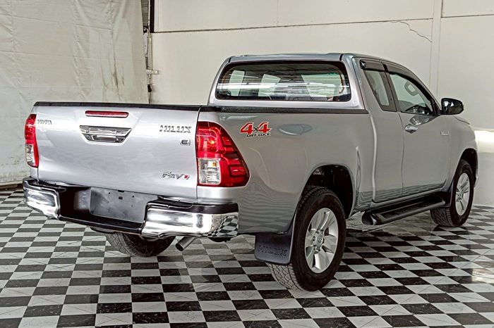 REVO 4WD 2020 2.4E MT SMART CAB SILVER  4633 full