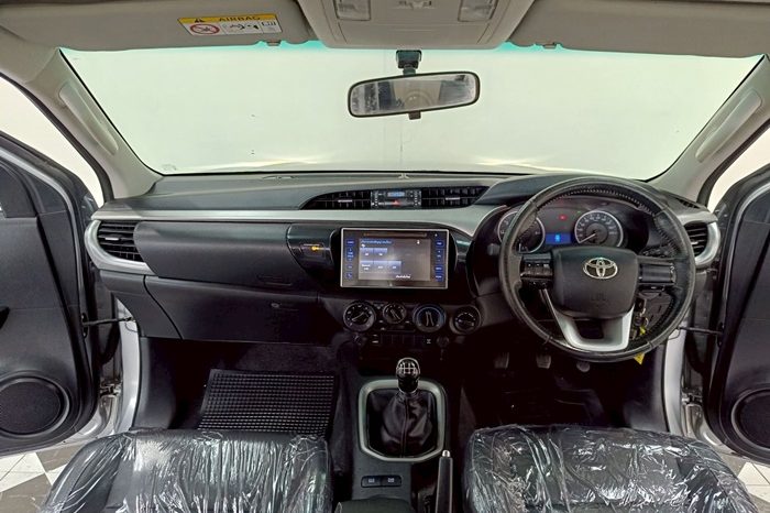 REVO 4WD 2020 2.4E MT SMART CAB SILVER  4633 full