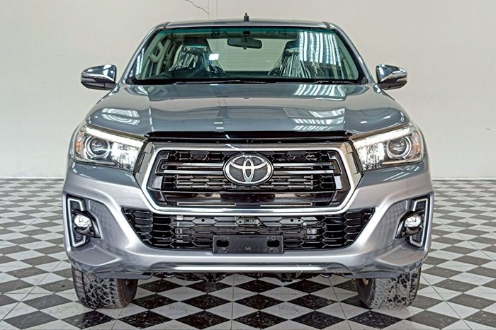 REVO 4WD 2020 2.4E MT SMART CAB SILVER  4633 full