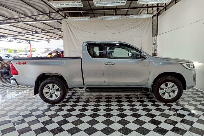 REVO 4WD 2020 2.4E MT SMART CAB SILVER  4633 full