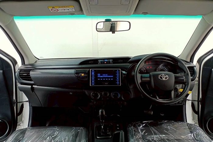 REVO 2WD 2021 2.4E AT DOUBLE CAB WHITE  4745 full