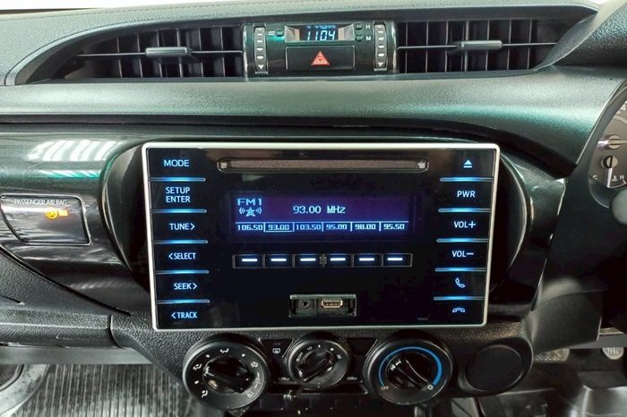 REVO 2WD 2021 2.4E AT DOUBLE CAB WHITE  4745 full