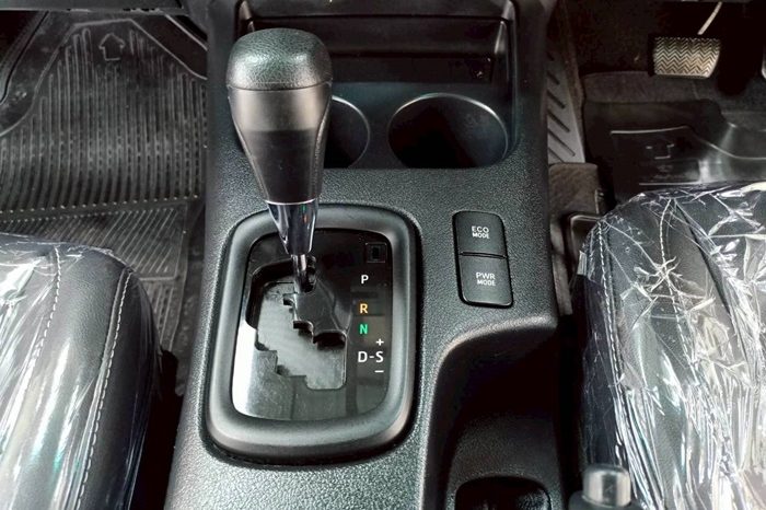 REVO 2WD 2021 2.4E AT DOUBLE CAB WHITE  4745 full