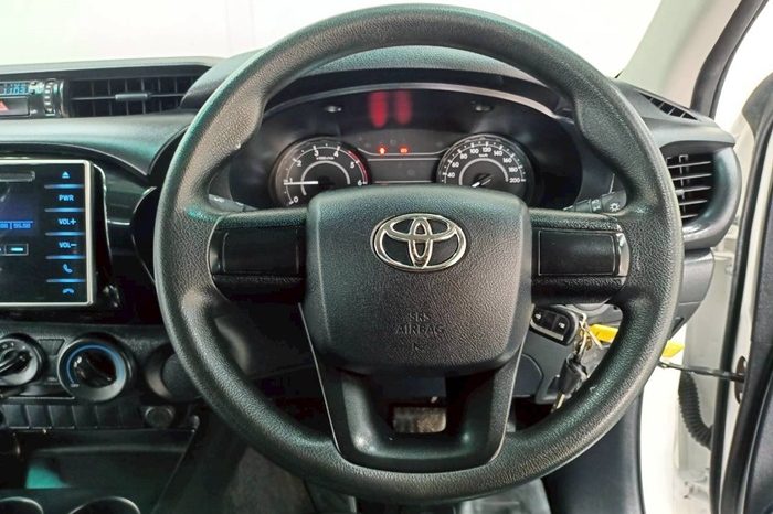 REVO 2WD 2021 2.4E AT DOUBLE CAB WHITE  4745 full