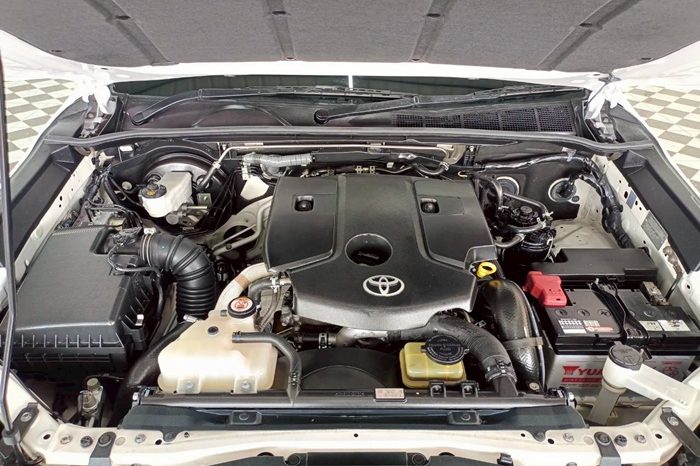 REVO 2WD 2021 2.4E AT DOUBLE CAB WHITE  4745 full