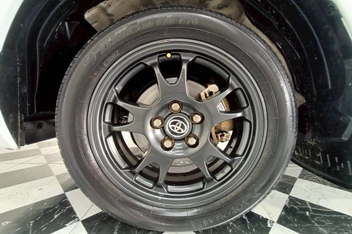 REVO 2WD 2022 2.4E AT DOUBLE CAB WHITE  5045 full