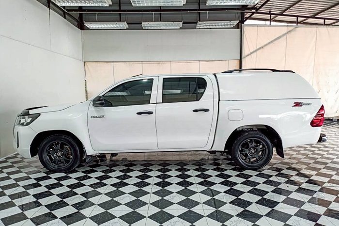 REVO 2WD 2022 2.4E AT DOUBLE CAB WHITE  5045 full