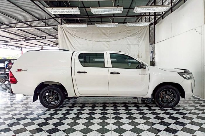 REVO 2WD 2022 2.4E AT DOUBLE CAB WHITE  5045 full